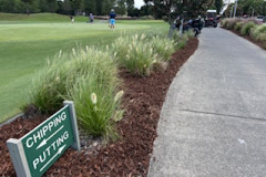 Mulch-work-in-the-garden-near-the-large-practice-putting-green-2