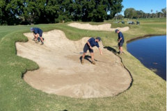 Trimming-and-detailing-bunker-edges-on-The-Palms-golf-course