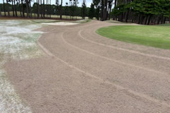 Topdressing-on-The-Pines-golf-course-aprons